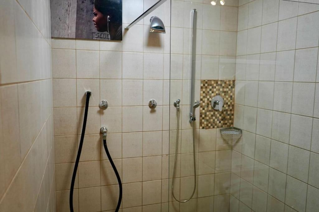 Helle Kellerwohnung Im Gruenen Mit Sauna Köln Kültér fotó